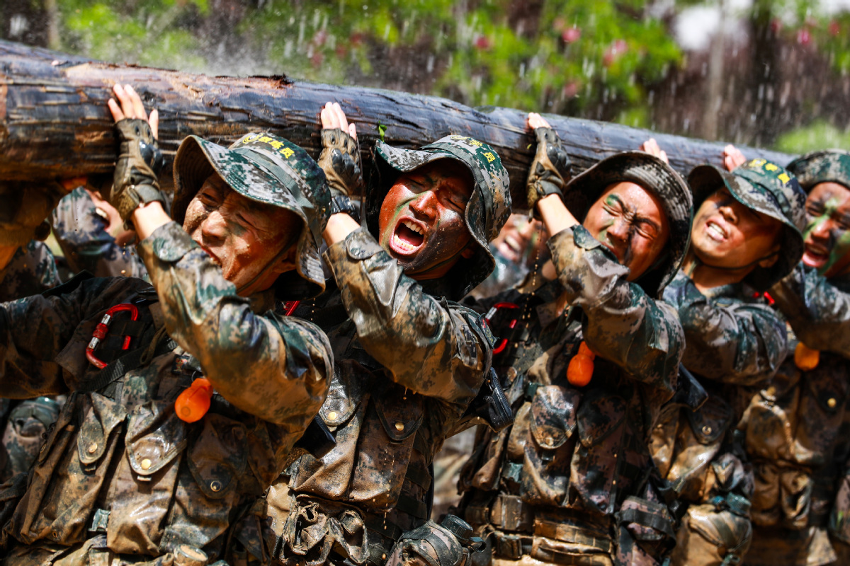 PLA combat forces hone skills in realistic exercises