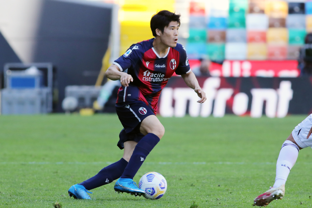 Arsenal sign Japan international Tomiyasu 