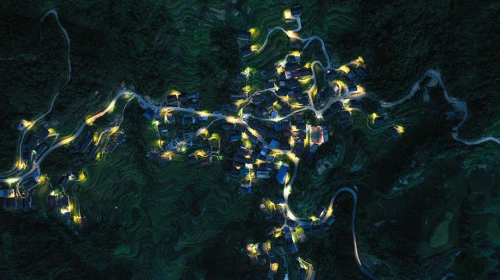 Solar powered street lamps illuminate night sky in South China - Vimarsana News