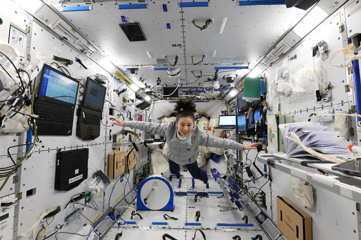 astronauts who visit space station must learn what language