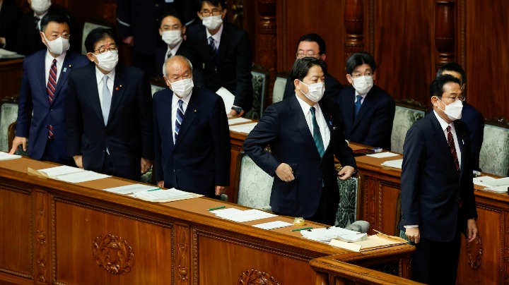 Japan PM in bid for record $320b outlay - Vimarsana News