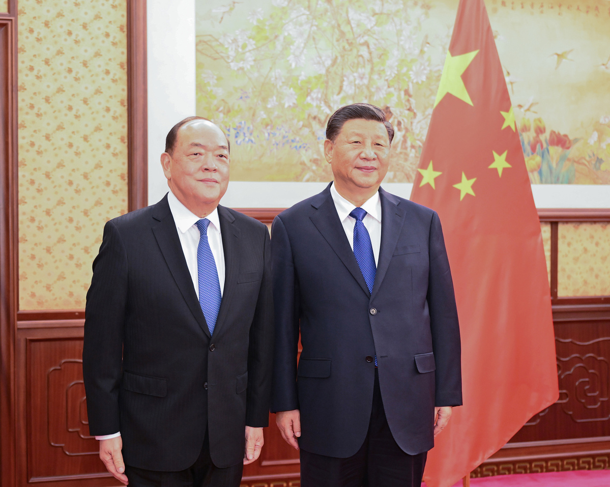 Xi meets with Macao SAR chief executive