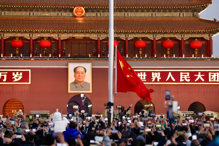 Beijing holds 2022's first flag-raising ceremony at Tiananmen Square ...