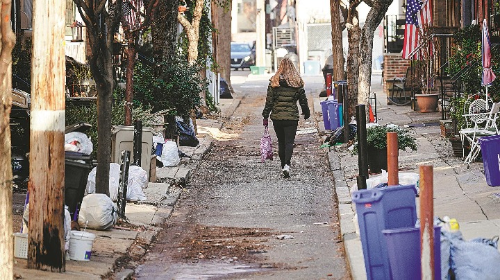 Trash piles up as virus hits workers - Vimarsana News