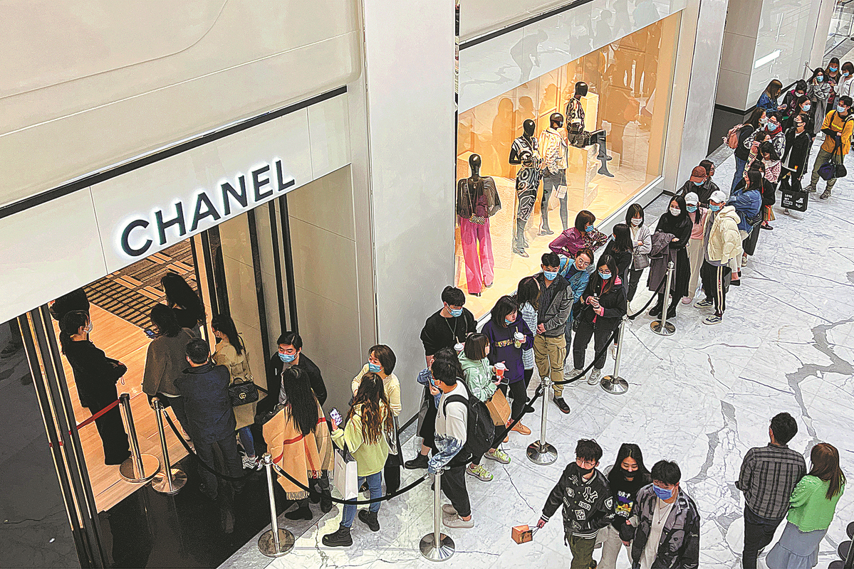 Luxury Industry Turns to Pop-up Stores to Win Over Chinese