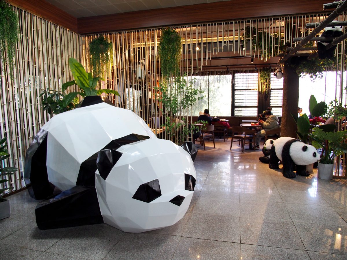 Panda-themed coffee shop popular in Beijing - Chinadaily.com.cn