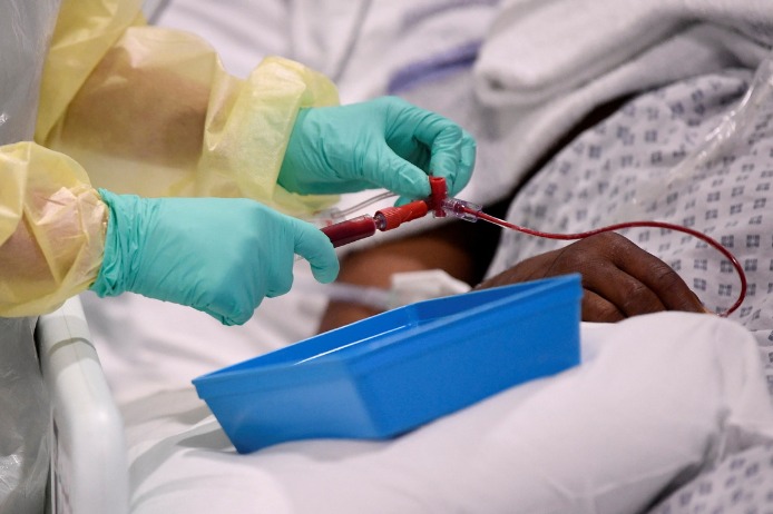 Gwałtowny wzrost zachorowań na koronawirusa wywiera presję na szpitale