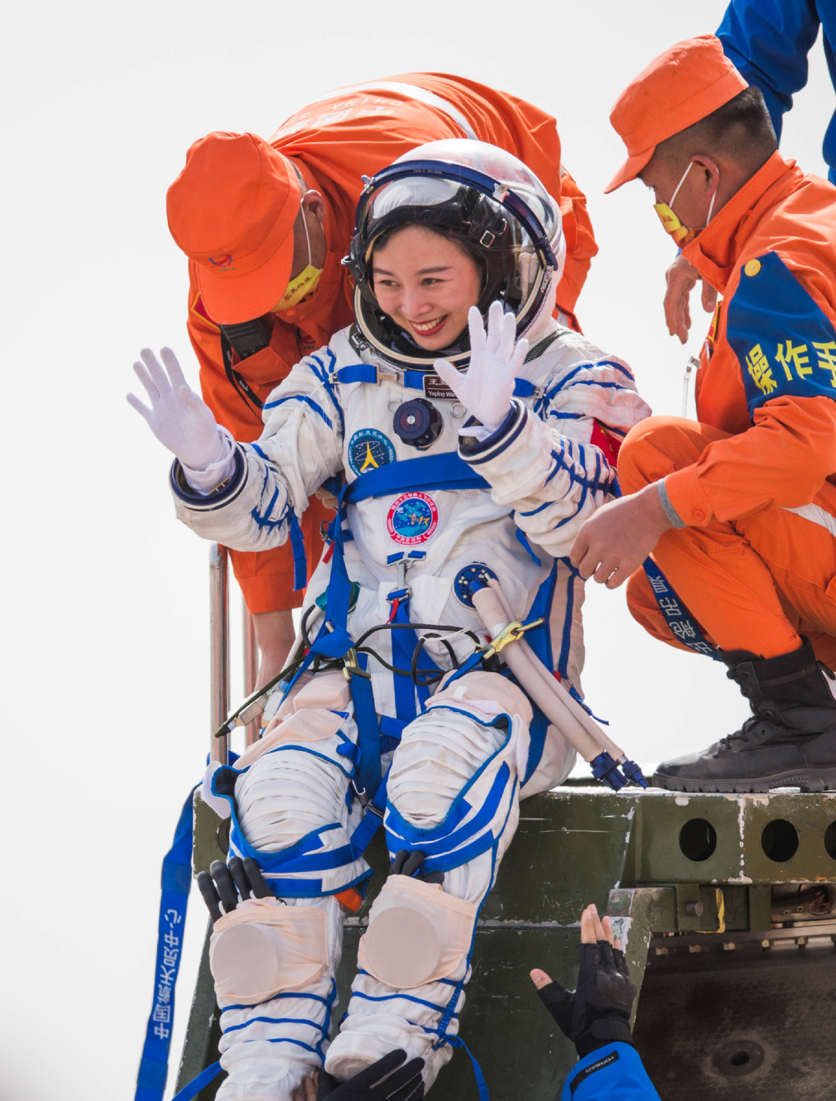 Crew Members Of The Shenzhou Xiii Mission Return To Earth Chinadaily