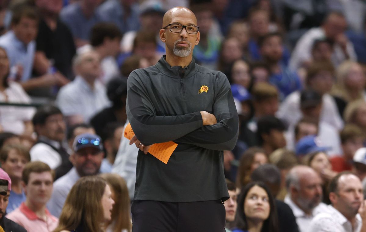 Suns' Monty Williams wins 2021-22 Coach of the Year award -  