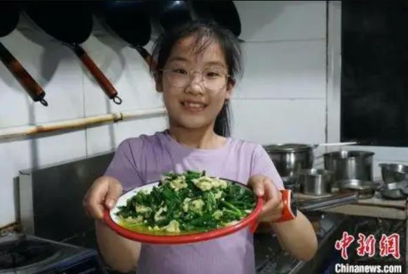 Chef, 10, cooks up her menu for online fame