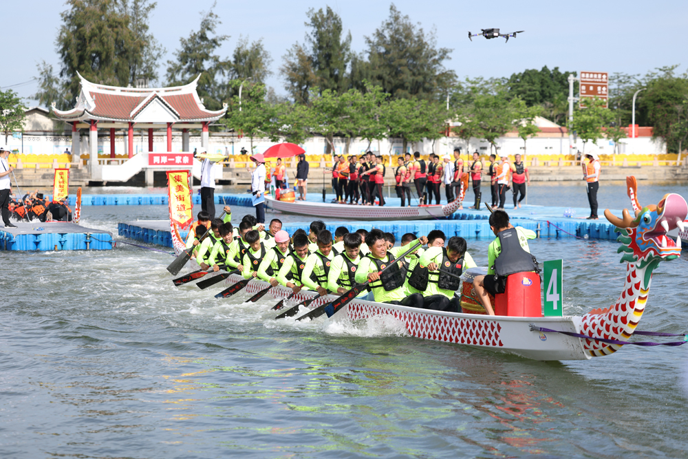 Fujian teams swim hard in dragon boat tug-of-war - Chinadaily.com.cn