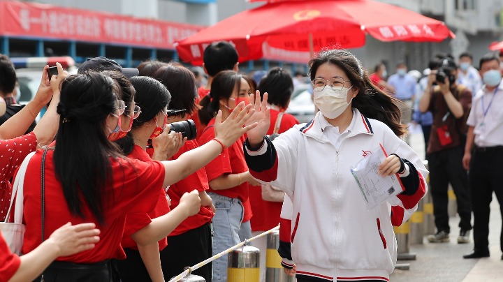 Students attend first day of <em>gaokao</em> as COVID infections waned in China - Vimarsana News