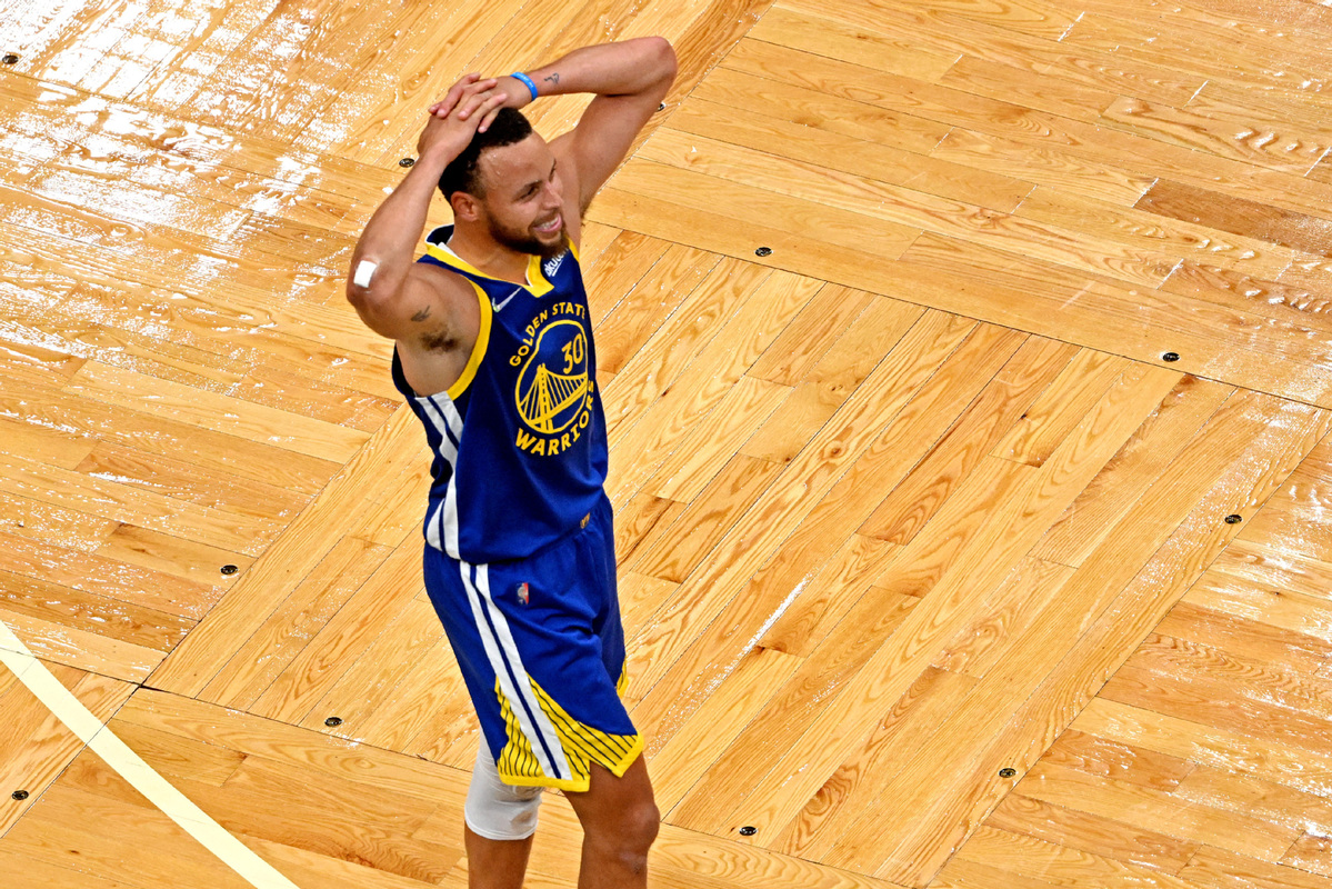 Stephen Curry, Warriors celebrate championship, beat Lakers