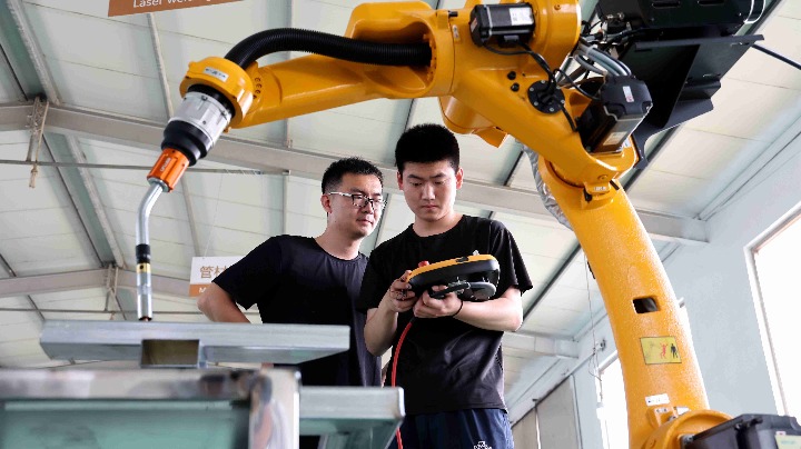 Industrial robots on march amid demand from new energy plays - Vimarsana News