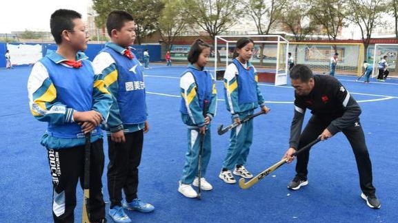 Local coach Sun sows seeds of hockey in campus in NW China - Vimarsana News