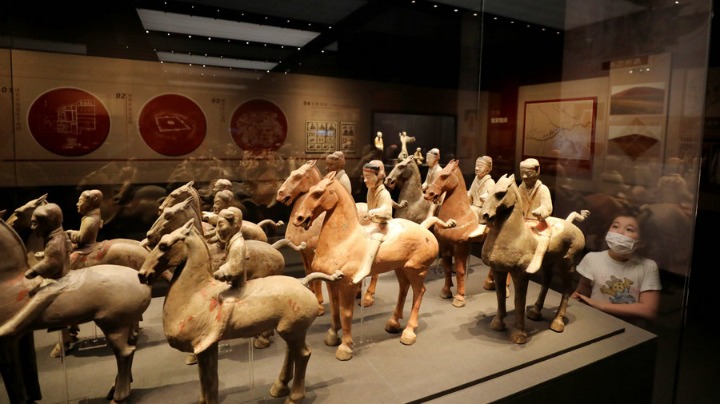 Shaanxi cultural relics tell history in Shanghai - Vimarsana News