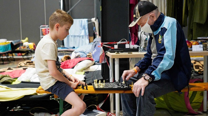 CEE nations shoulder a big burden as refugees flow in from Ukraine - Vimarsana News