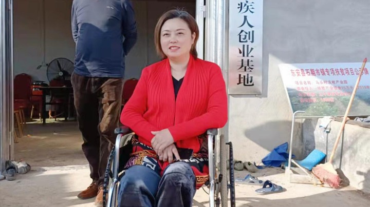 Disabled woman helps self, then others via livestreams - Vimarsana News