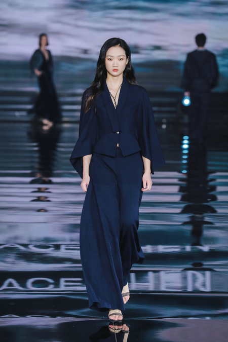Grace Chen's designs highlight 2022 Beijing Fashion Week 