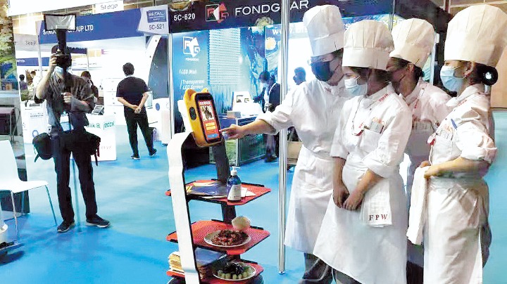 Chinese smart robots stand by for service bells - Vimarsana News