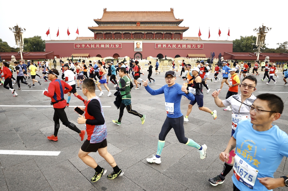 Beijing holds marathon amid largely controlled outbreak