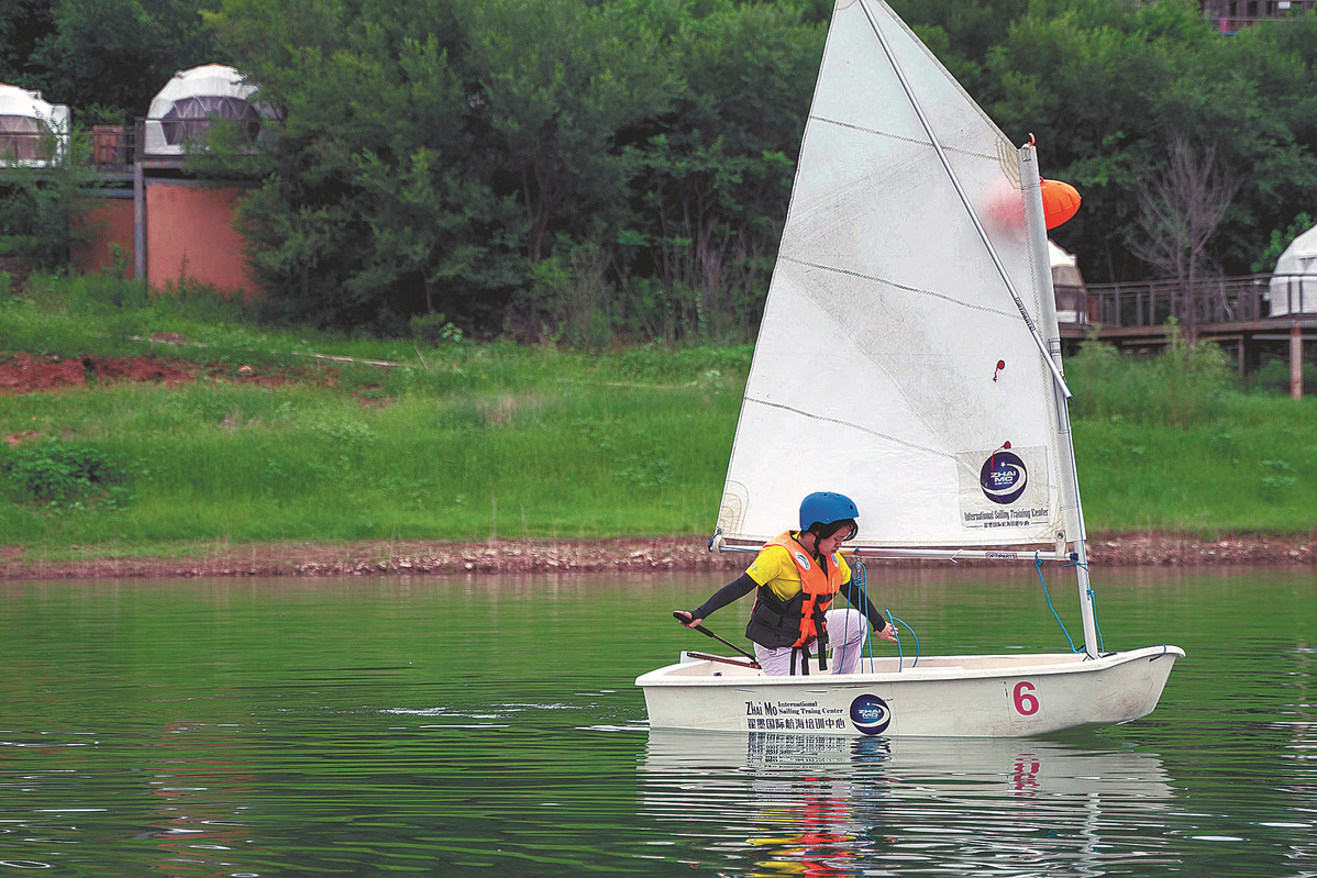 Sailing enthusiasts take to the water in numbers