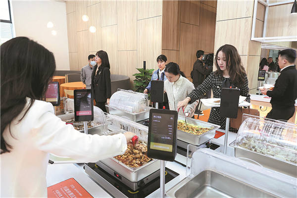 Robot Jadi Pelayan Restoran di Wuhan-Image-4