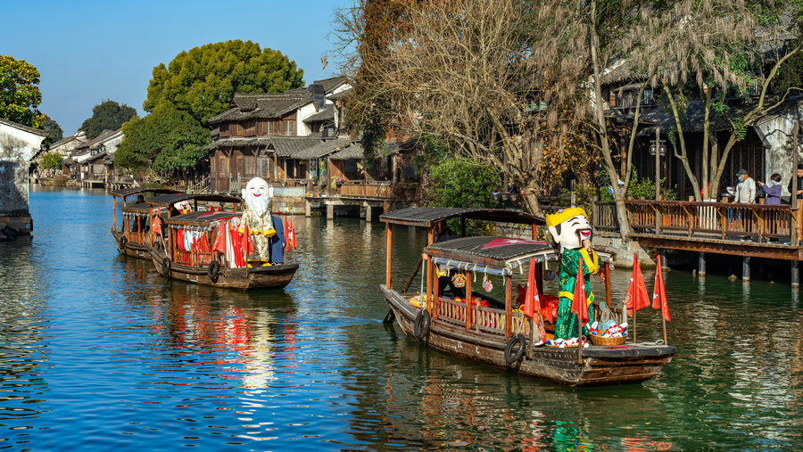 Kota Kuno Wuzhen Gelar Pesta Imlek di Atas Air-Image-3