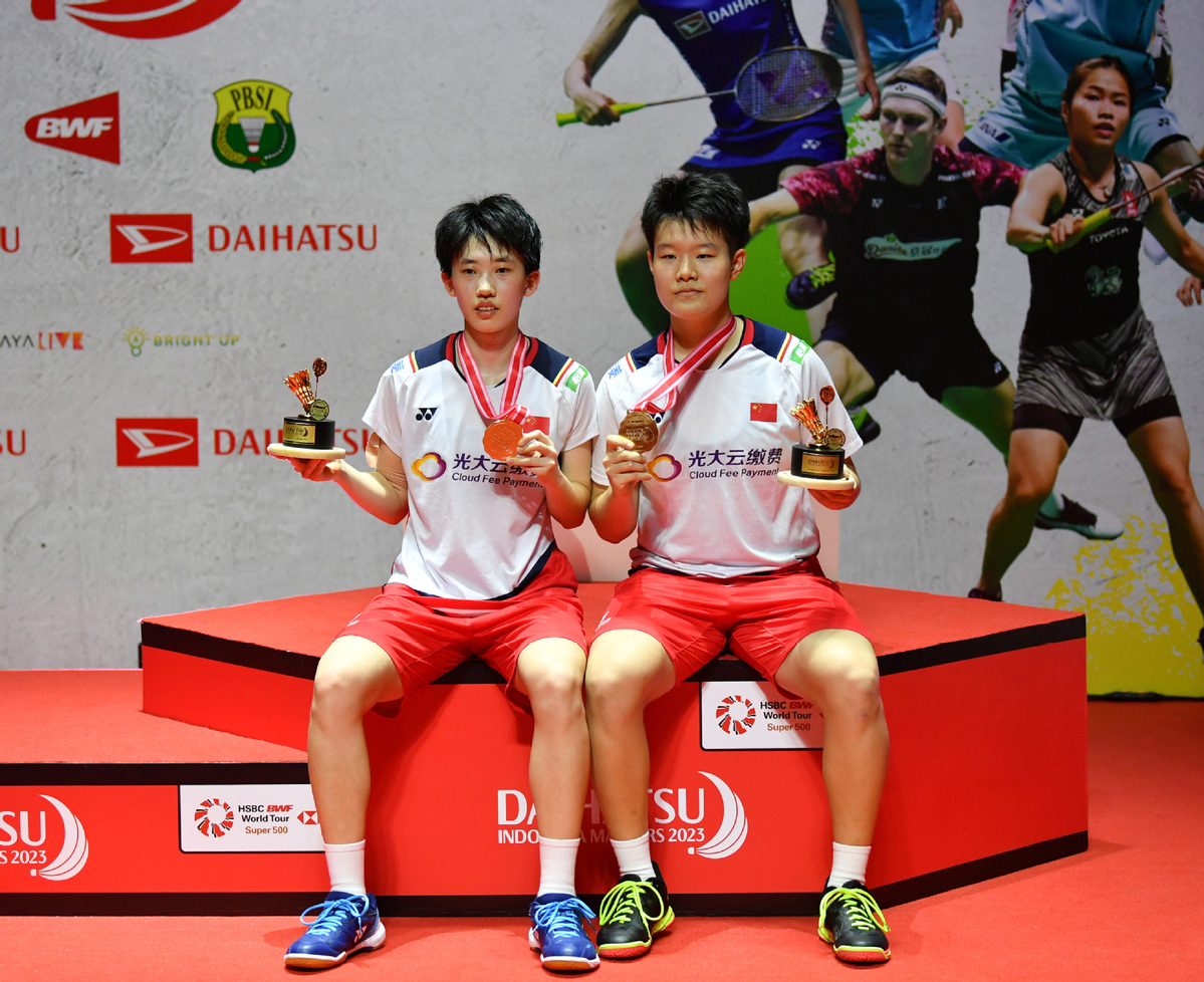 Chinese shuttlers win two titles at Indonesia Masters