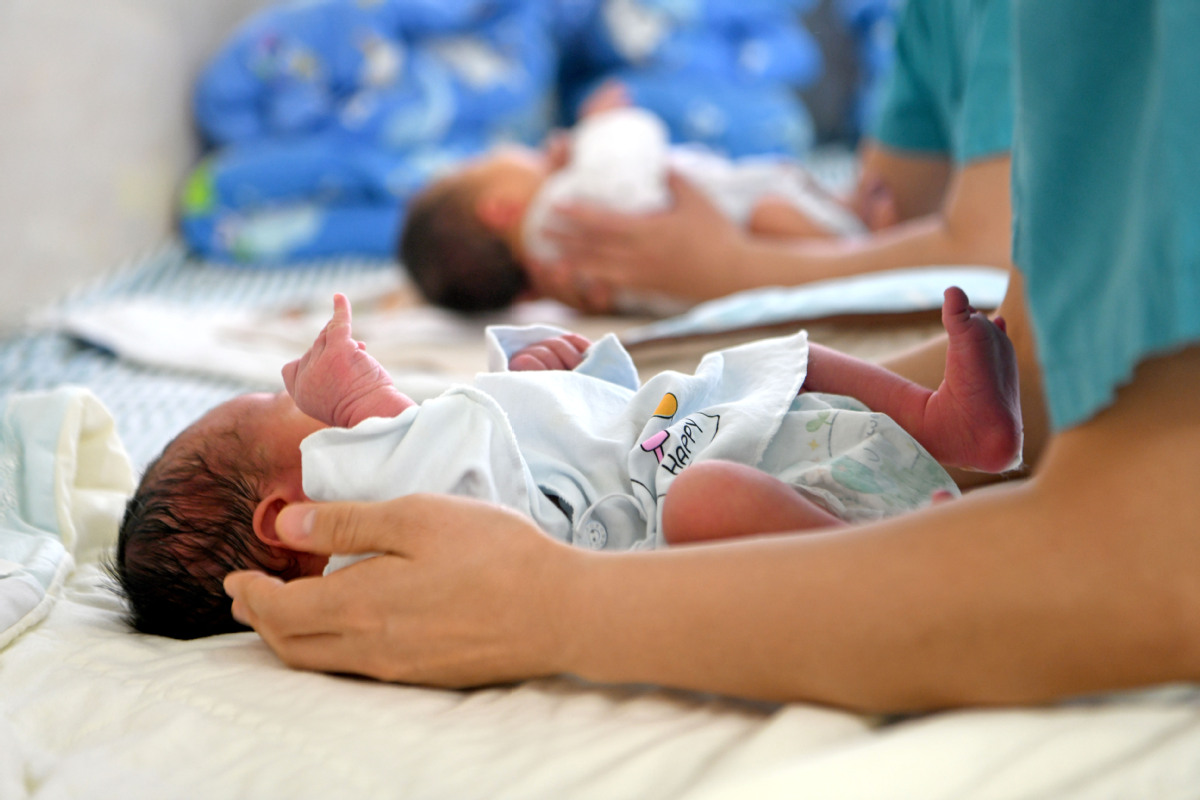 Expert: Nation should redouble efforts to boost fertility rate - Chinadaily. com.cn