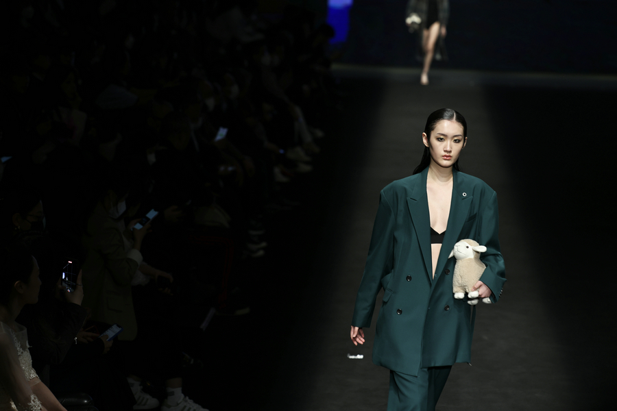 POTRET China Fashion Week Dimulai di Beijing-Image-2