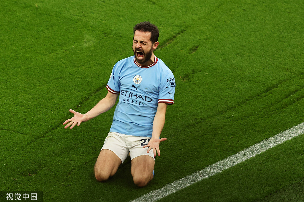 Manchester City in Champions League final after Silva leads rout