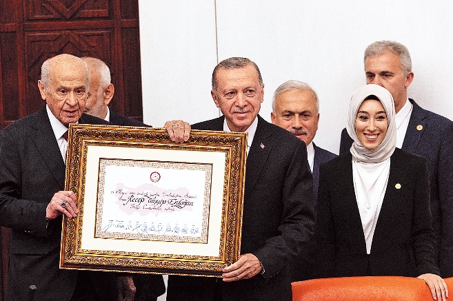 Erdoğan, göreve başladıktan sonra yeni hükümeti atadı