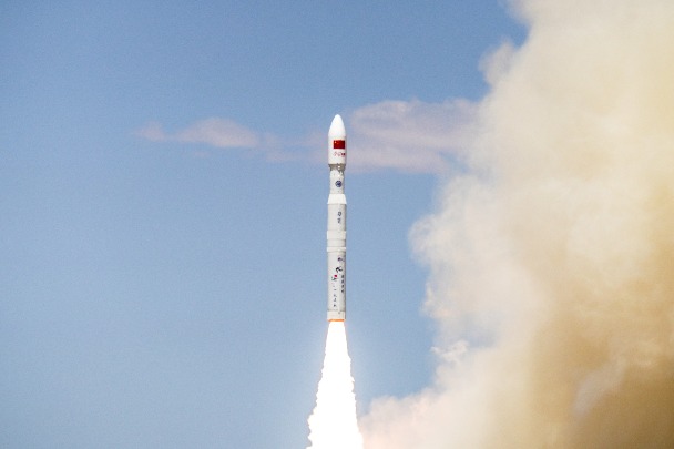 Rocket launches with record payload - Chinadaily.com.cn