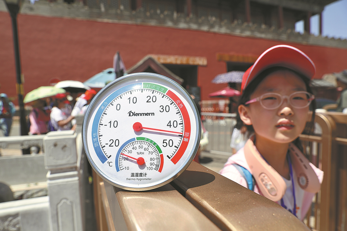 Stifling heat lingers in China's northern areas