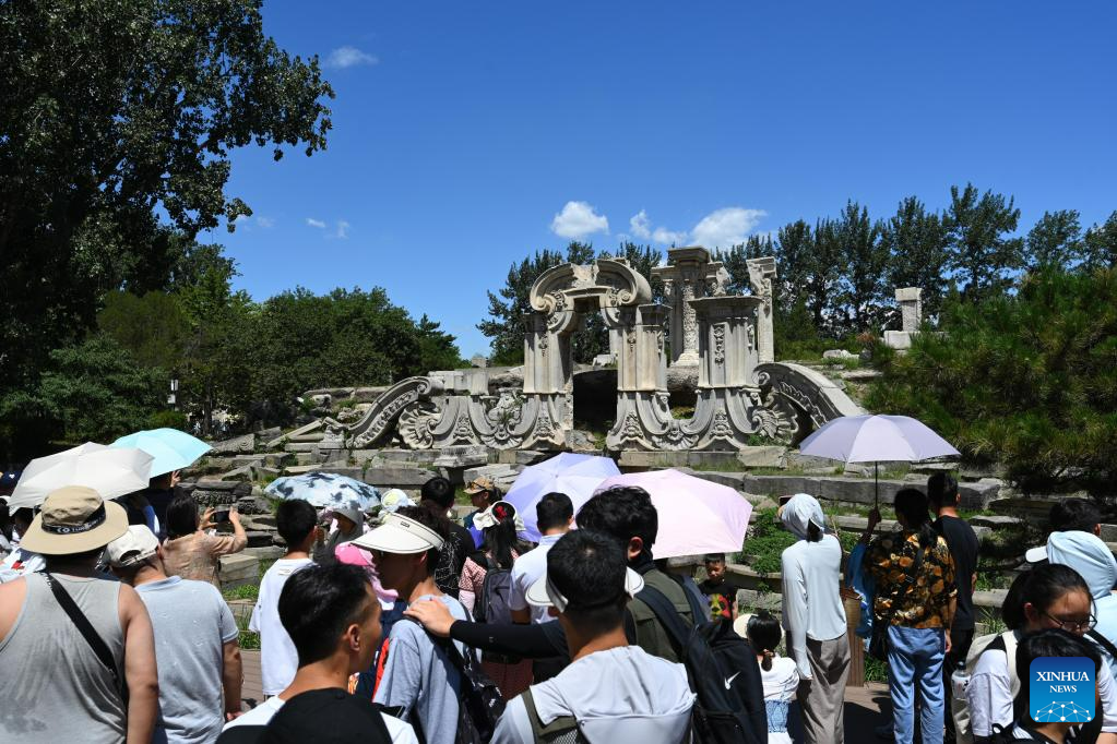 Beijng sees increasing number of tourists as summer vacation starts across China