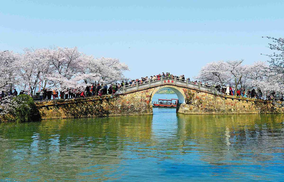 China's Taihu Lake sees improved water quality over past 10 years