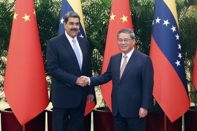 El primer ministro chino se reúne con el presidente venezolano