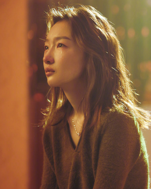 Zhou Dongyu's new film portrays victim of online romance scam