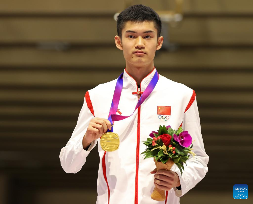 China's Sheng sets new world record on the way to 10m air rifle gold at ...