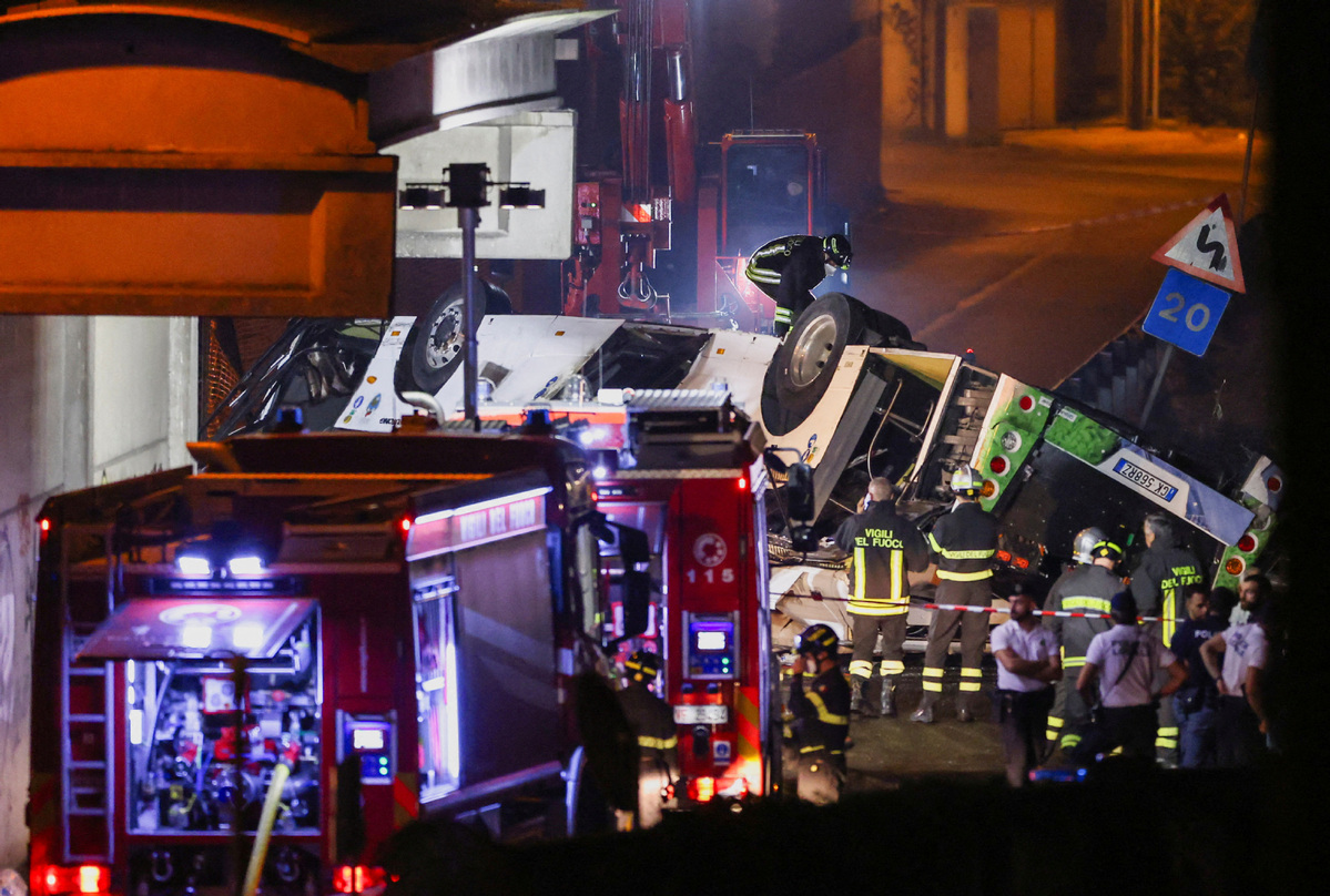 At least twenty dead' in bus accident in Venice, says mayor