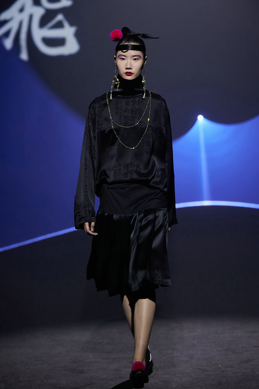 Chinese labels launch new collections at Shanghai Fashion Week ...