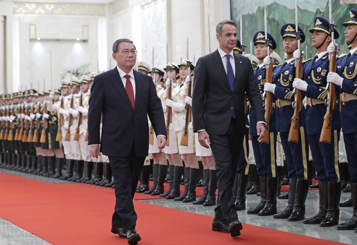 Ο Κινέζος πρωθυπουργός έχει συνομιλίες με τον Έλληνα ομόλογό του – τον κόσμο
