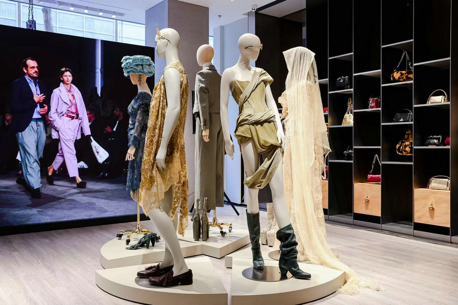 Vivienne Westwood hosts events to enhance its China connection ...