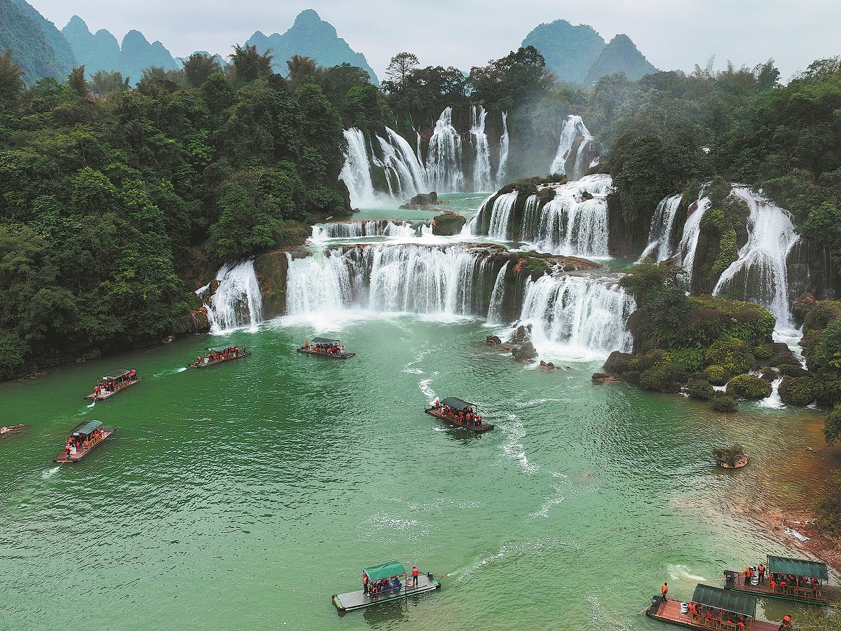 Tourism cooperation flows from falls - Chinadaily.com.cn