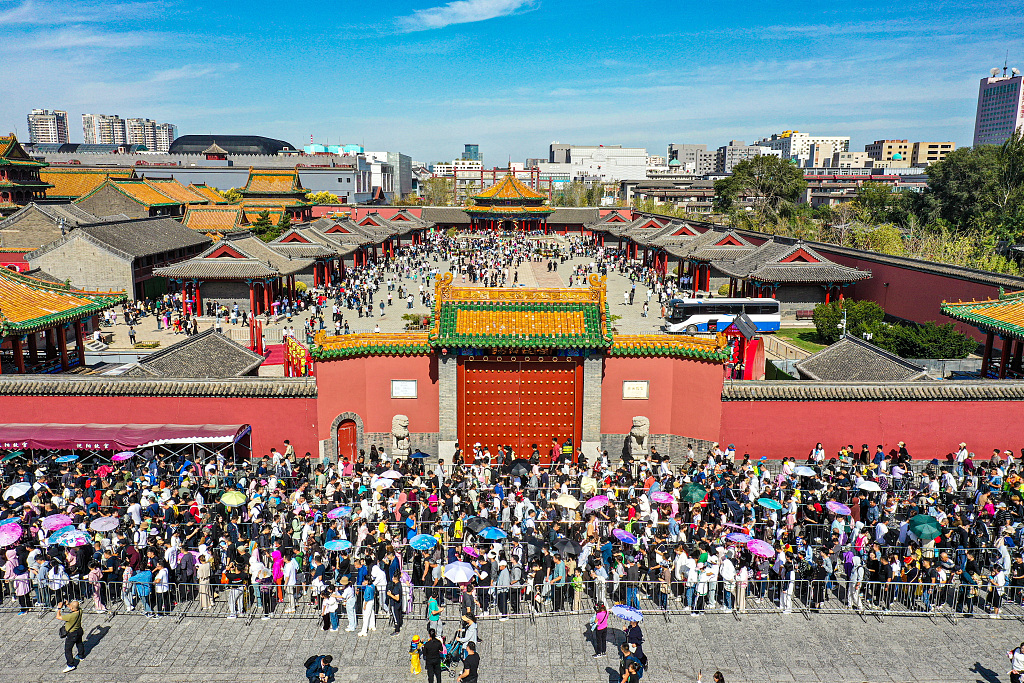 tourists visit the shenyang palace museum in shenyang, liaoning