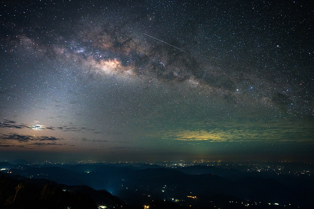 Astronomers identify two of Milky Way's earliest building blocks: study ...