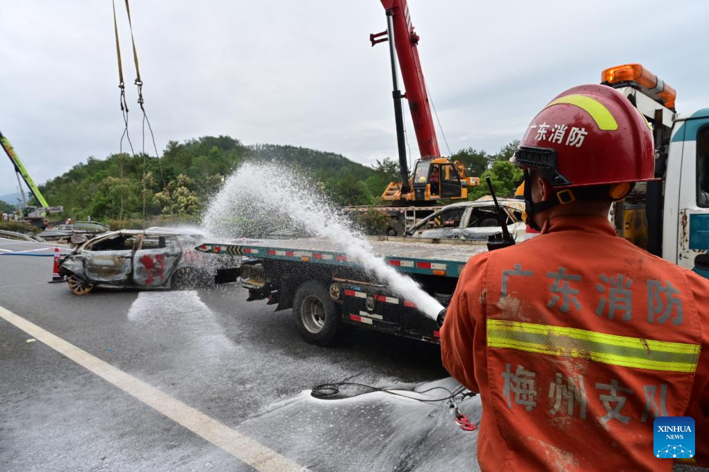 How a passerby rescued six people from collapsed highway