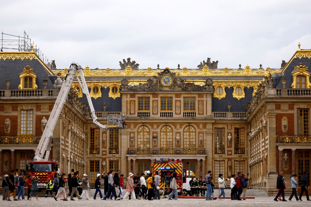 Palace of Versailles reopens after fire alert