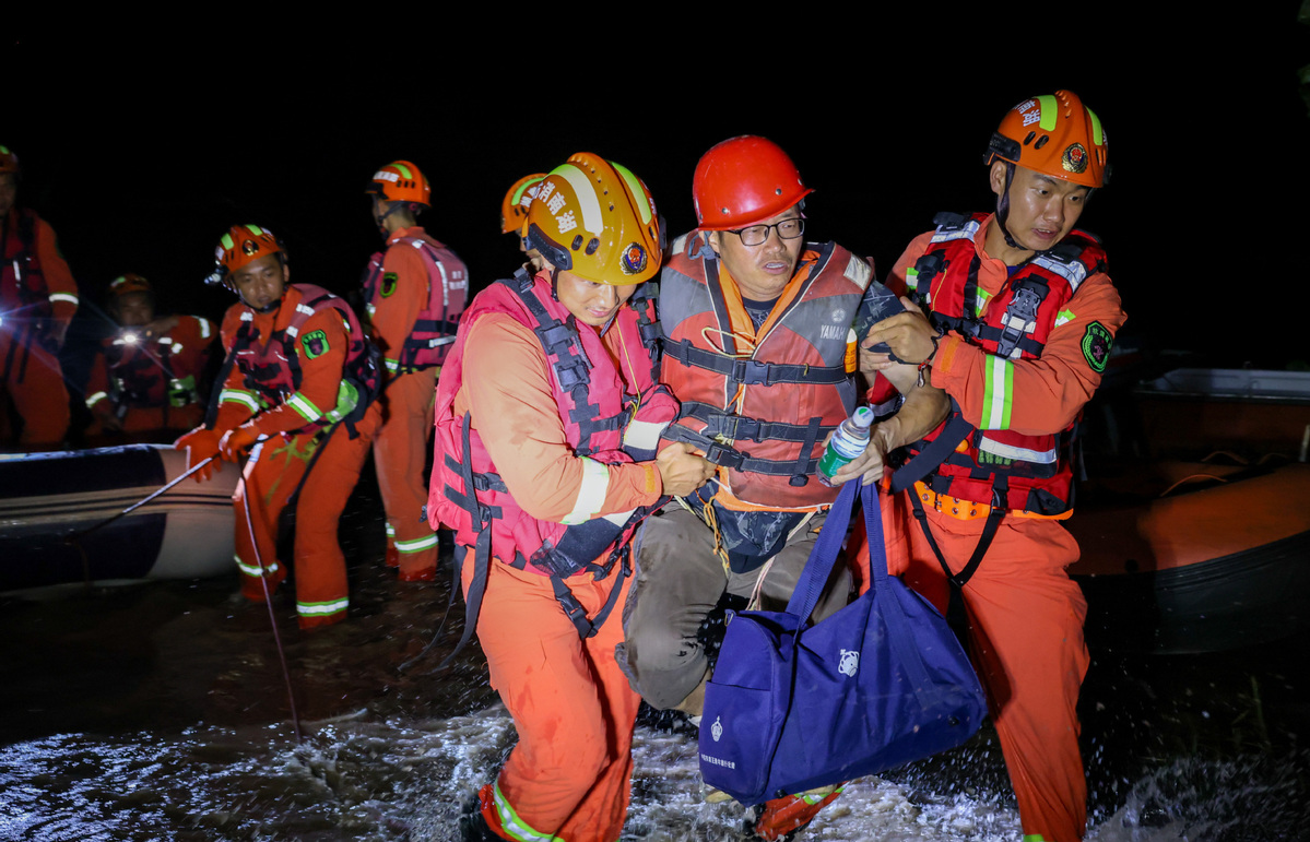 5,755 evacuated after dike breach in Dongting Lake - Chinadaily.com.cn